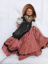 GRANDE  POUPEE COSTUMEE PETIT