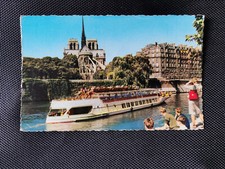 CPA 75 PARIS - Notre-Dame et le Bateau-Mouche