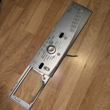 Façade machine à laver le linge de marque Whirlpool 6 kilos référence AWO 9563/s