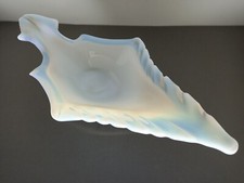 Ancienne Coupe Opaline En Verre Opalescent.