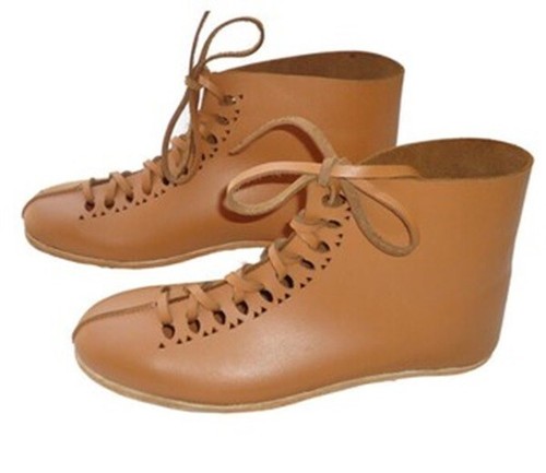 Bottes médiévales - , à