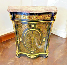 Un bahut Style Boulle noir en bois d'hêtre, Bronze & Marbre Bordeaux avec motifs