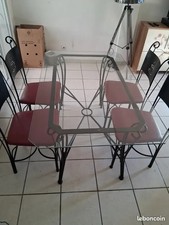 ? Table en fer forgé avec plateau en verre + 6 chaises assorties ?