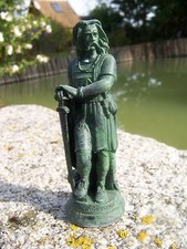 RE0034  FIGURINE STATUETTE