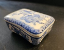 coffret boîte porcelaine peinte main idéogrammes chinois chine bleu blanc Asie