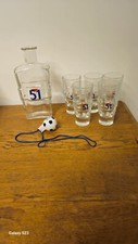 ensemble de pichet verre et un sifflet pastis 51