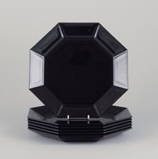 Arcoroc, France. Lot de six assiettes octogonales en porcelaine noire. 1970/80s