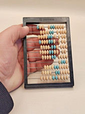 Ancien boulier d'école en plastique soviétique de l'URSS. Ancienne