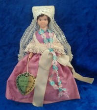 Ancienne poupée folklorique