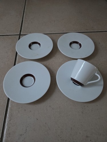 Lot sous tasses 1 - +,