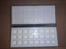 boîte en plastique multi couleur dessin  Winsor & Newton  vide