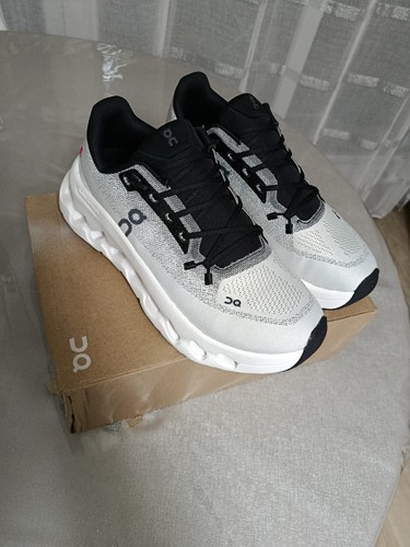Vend des chaussure - des, on