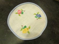 ancien petit napperon rond decor floral