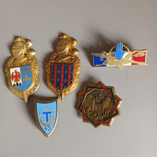 lot d insignes a voir