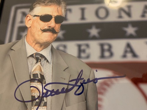 Rollie fingers autographed - autographed, 8"