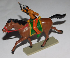 CAVALIER INDIEN AVEC TOMAWAK  SIGNE  STARLUX MADE IN FRANCE plastique