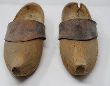Ancienne paire sabots bois