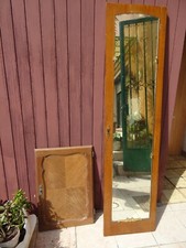 glace =porte d une ancienne armoire et panneau beau bois ancien ,étagére etc....