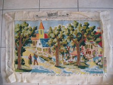 " le village fleuri " 69cmx41cm 805réf4946 tapisserie canevas fini Paris France
