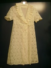 Déshabillé vintage en dentelle blanche à fermeture croisée petite taille