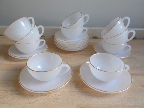 Petites tasses et - petites,