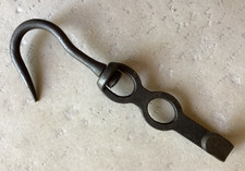 Ancien crochet de boucher pivotant, en fer.