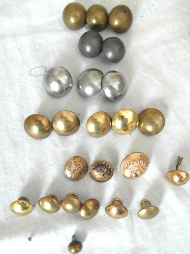 Military button lot various - lot,