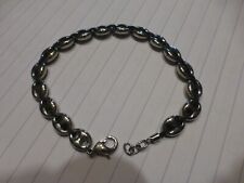 Bracelet Femme acier maille grain de café fond de boutique bijoux