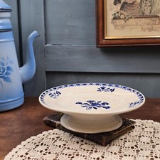 Plat ancien sur pied –