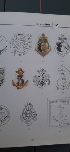 Livre insignes troupes - livre,