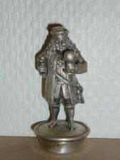 ANCIEN BOUCHON METAL ARGENTE HOMME EN HABITS DU XVIII EME AVEC SON VERRE DE VIN