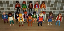 LOT  Playmobil 15 Figurines  