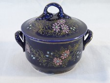 Soupiere terrine en ceramique bleu aux fleurs emaillées