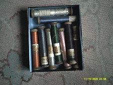 Très ancienne boite à  Fil  ultra fin , rares longues bobines en bois.