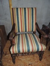 Imposant fauteuil à bras