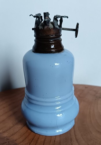 Ancienne jolie petite - , à
