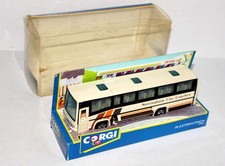 CORGI 91905 BUS PLAXTON COACH