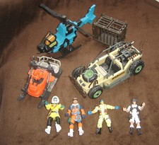 N - lot hélicoptère - voiture jungle - moto-neige - cage fauve et 4 personnages