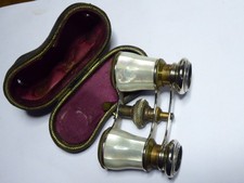 ANCIENNE JUMELLE DE THEATRE EN NACRE AVEC SON ETUI CUIR