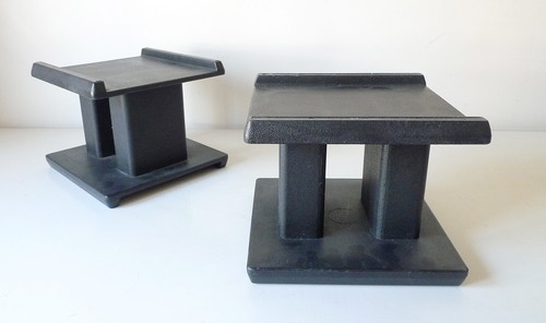 Deux supports pour enceintes - pour,