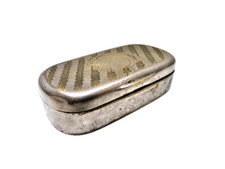 Petite boite rectangulaire à priser (1900) en métal argenté