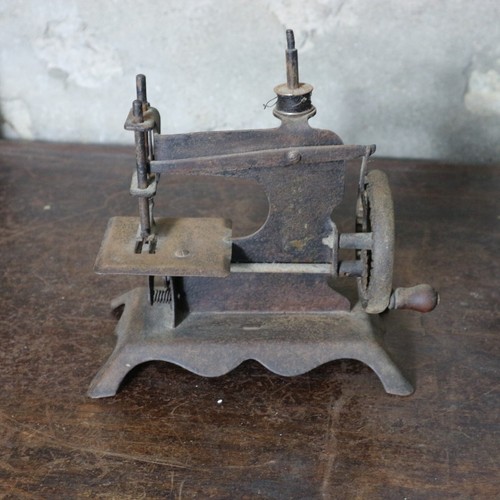 Ancien jouet machine - jouet, a