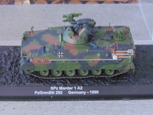 Vehicule miniature militaire