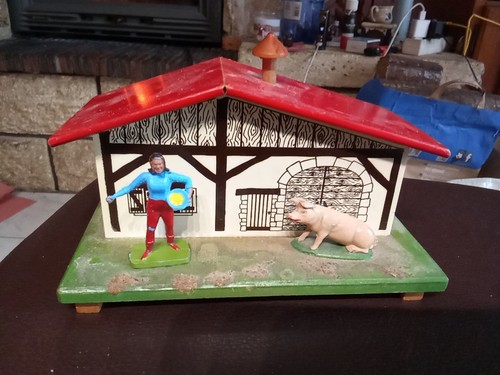 Ancienne tirelire forme - , chalet