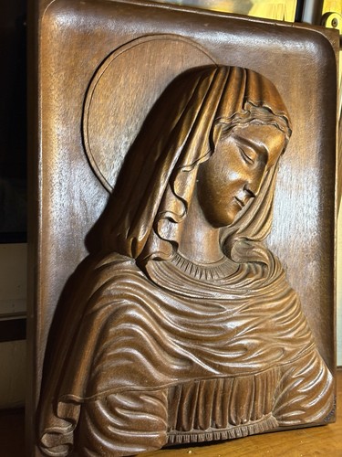Bas relief sur bois vierge - sur, "