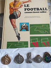 5 medailles FOOTBALL Vintage + 1 livre 1974