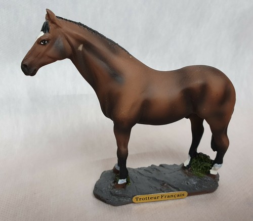 Figurine cheval trotteur - figurine,
