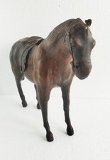 Cheval scellé en cuir, fait