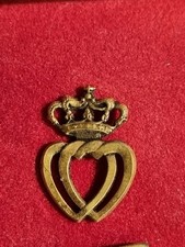 Pins Coeurs Couronnés Doré