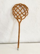 Battoir à tapis en rotin tressé